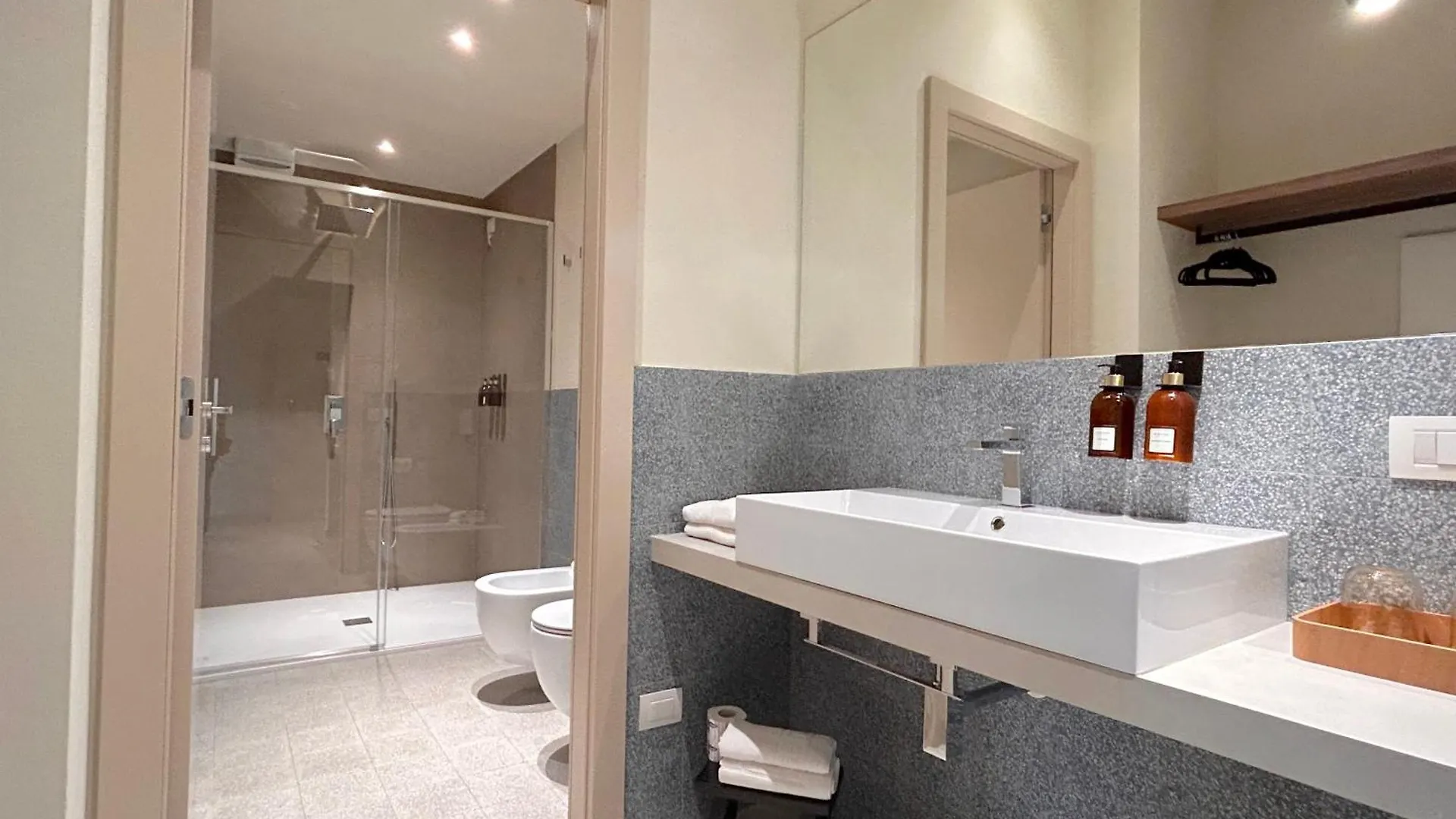 The Lake Suites Com - Luxury Stay In Lazise İtalya