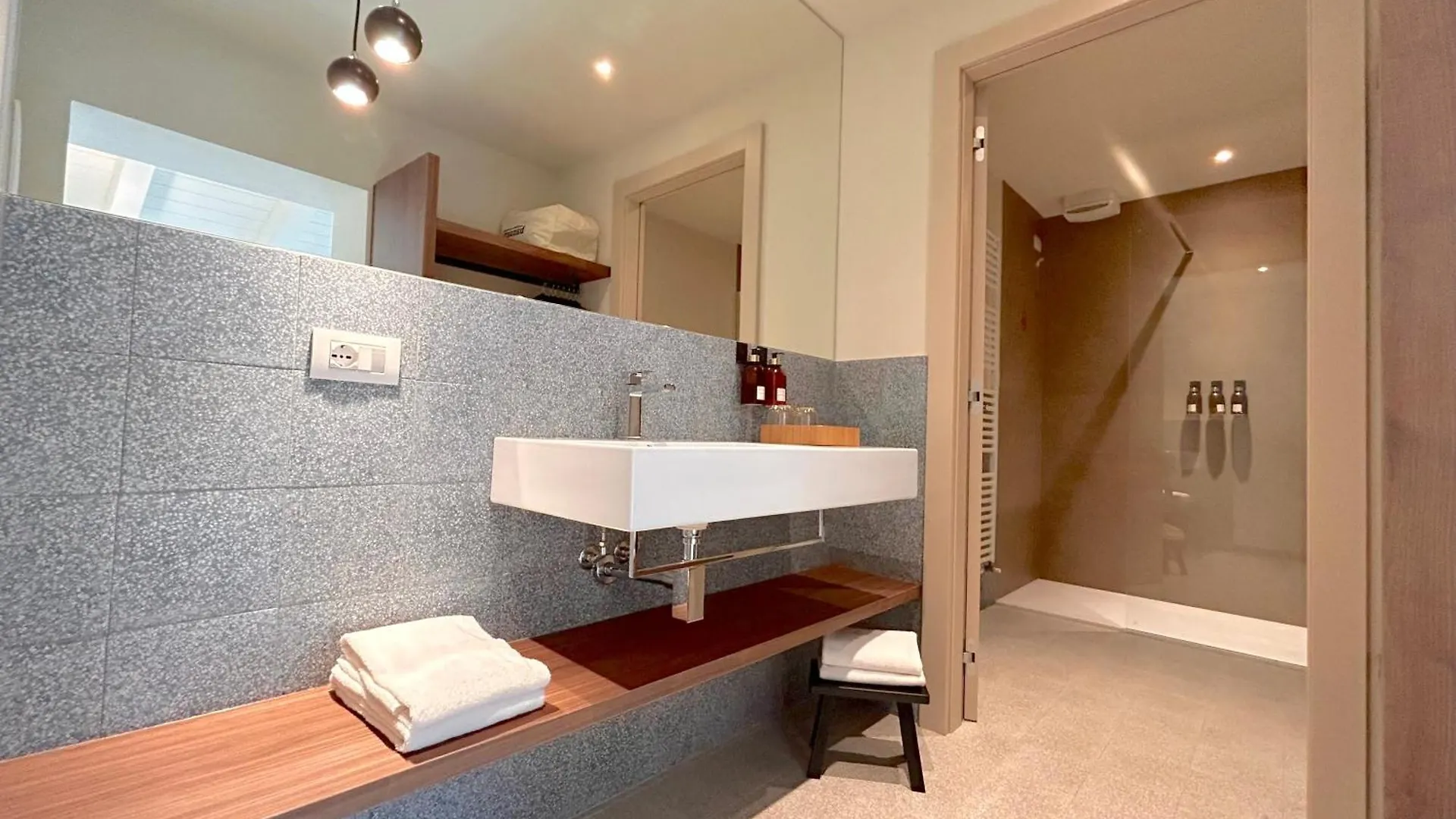 The Lake Suites Com - Luxury Stay In Lazise