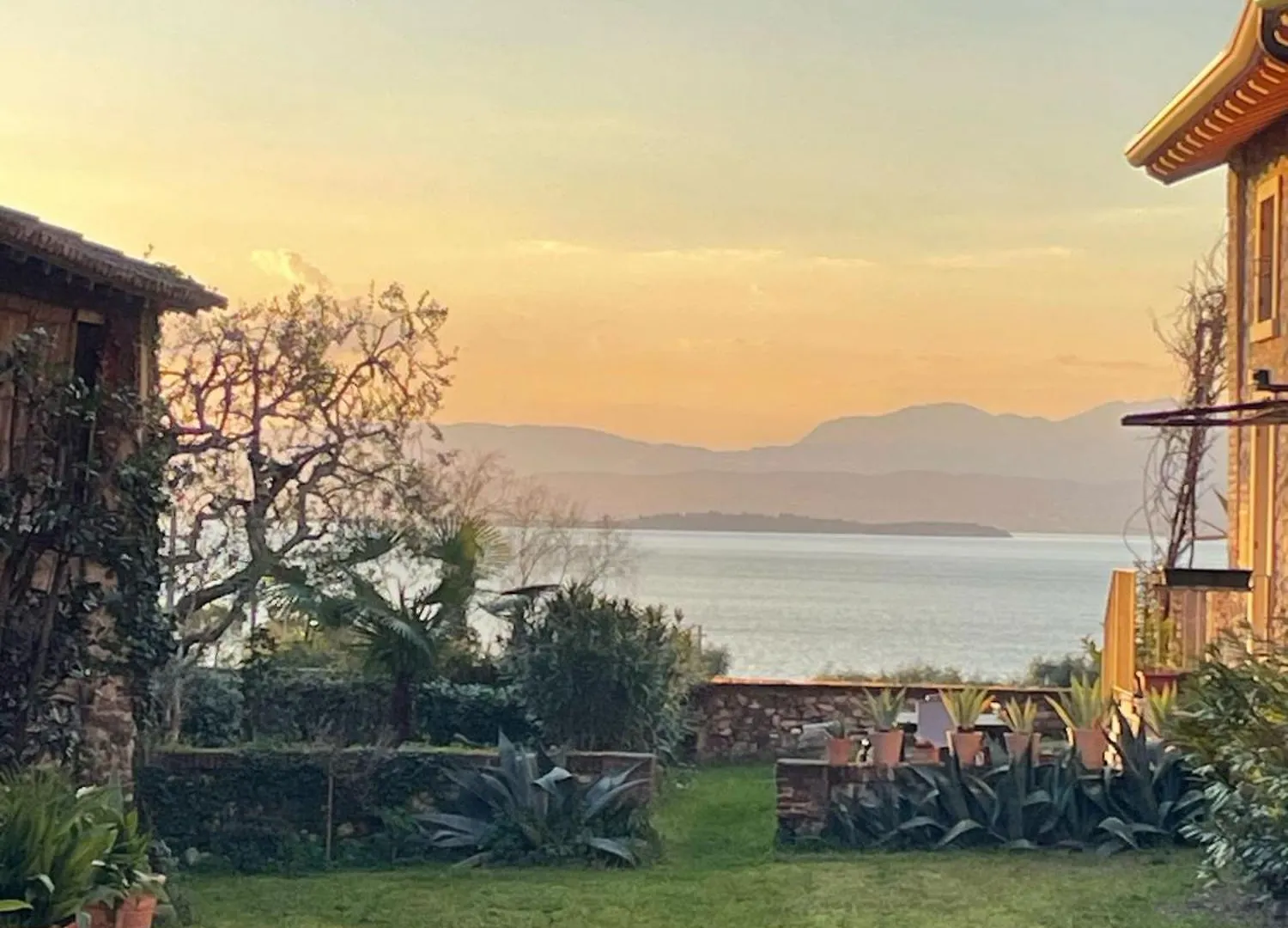 Bed & Breakfast The Lake Suites Com - Luxury Stay In Lazise